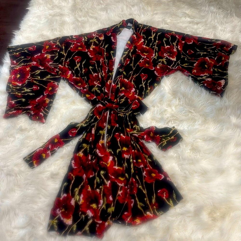 Norma Kamali Robe